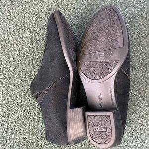 Life Stride Women’s 9.5M Black Suede Shoes Booties velocity comfort slip on